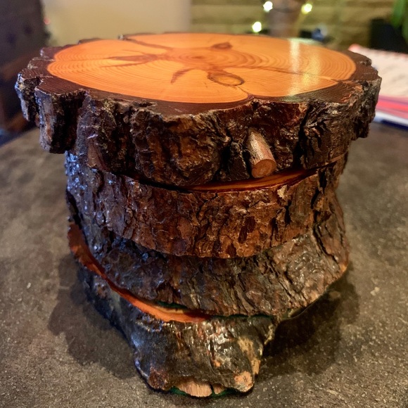 Set of 4 wooden Cypress coasters - Picture 9 of 9